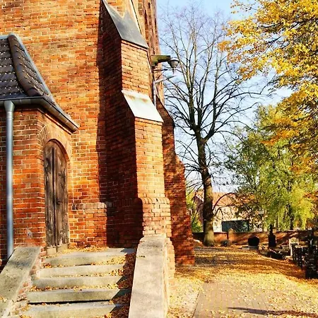 Haus In Der Ruhigen Siedlung
