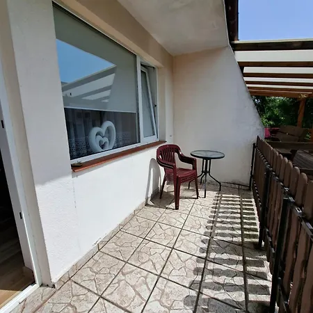 Haus In Der Ruhigen Siedlung בית נופש