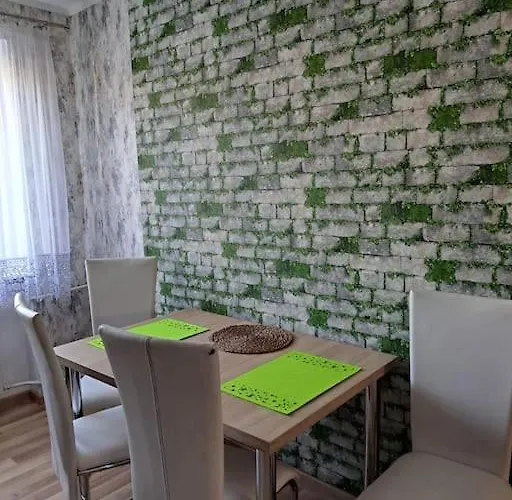 Haus In Der Ruhigen Siedlung