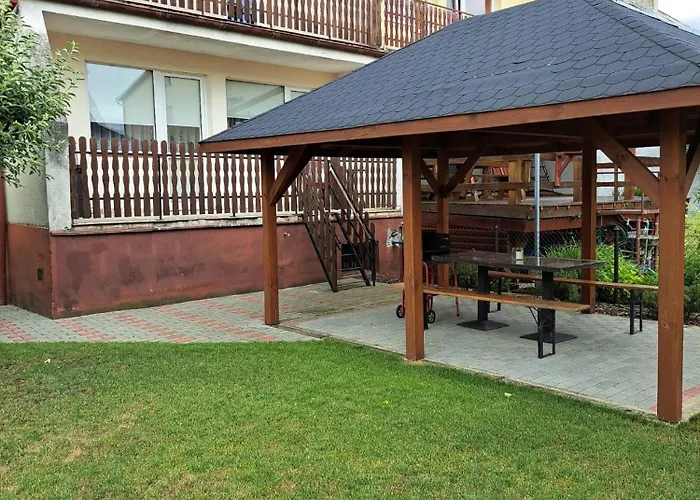 Haus In Der Ruhigen Siedlung